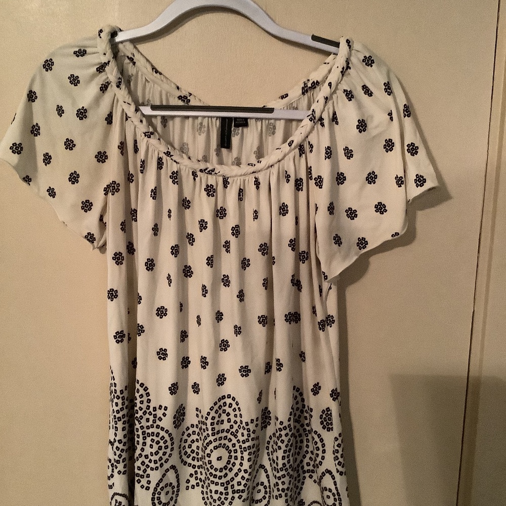 Cute top white and black design size md.